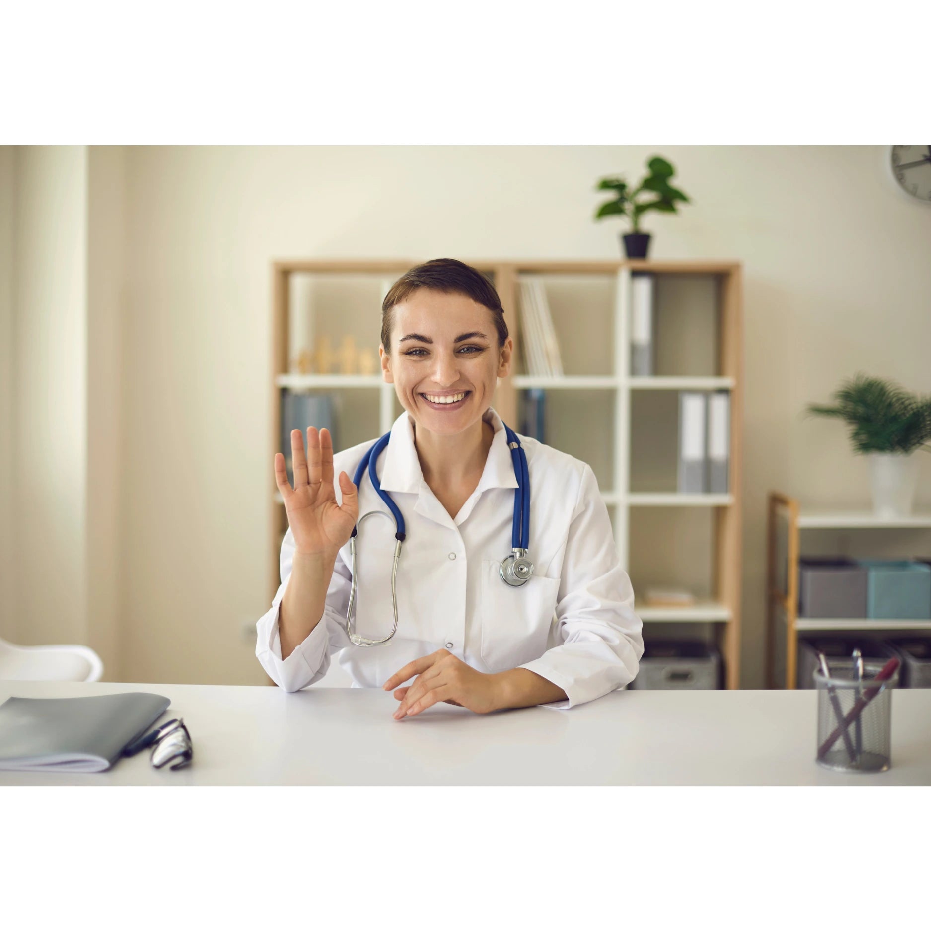 Image of an audiologist smiling and waving, representing Eara Hearing's free consultation service for personalized hearing care.